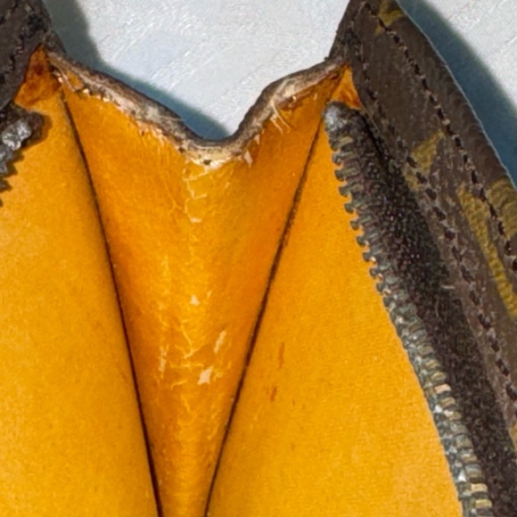 100% Authentic Louis Vuitton Monogram Toiletry Pouch. - Picture 8 of 8